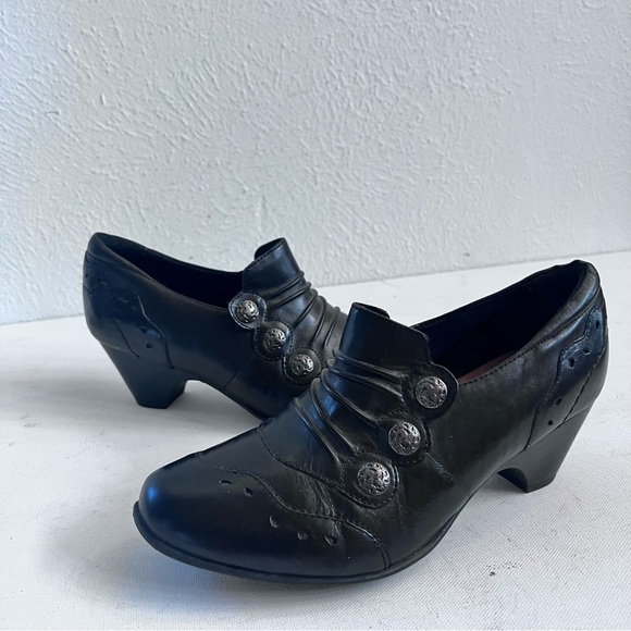 Cobb Hill by New Balance Shoes - Cobb Hill black leather silver button heels